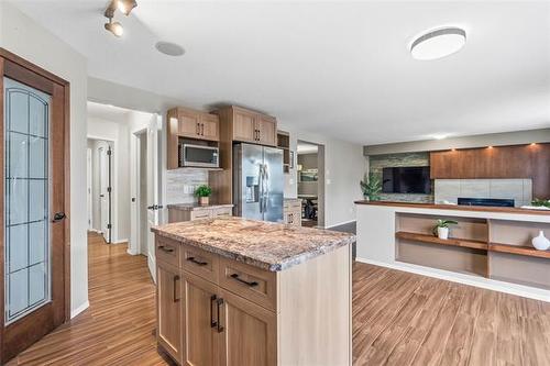 162 Audette Dr, Winnipeg, MB - Indoor Photo Showing Kitchen
