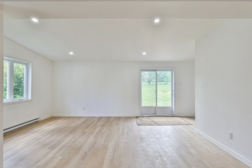 Salon - 151 12E Rue O., East Broughton, QC - Indoor Photo Showing Other Room