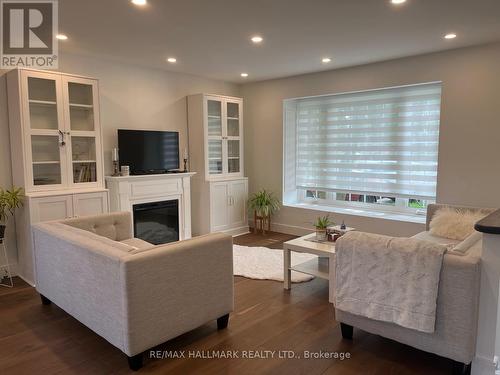 6089 Starfield Crescent, Mississauga, ON - Indoor Photo Showing Living Room With Fireplace
