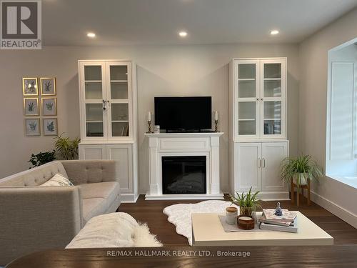 6089 Starfield Crescent, Mississauga, ON - Indoor Photo Showing Living Room With Fireplace