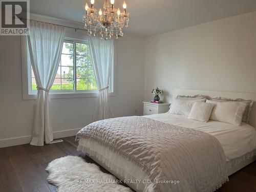 6089 Starfield Crescent, Mississauga, ON - Indoor Photo Showing Bedroom