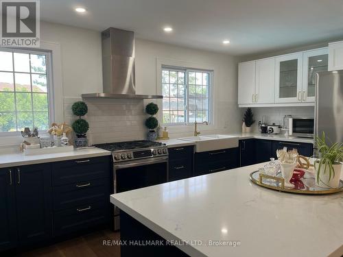 6089 Starfield Crescent, Mississauga, ON - Indoor Photo Showing Kitchen With Upgraded Kitchen