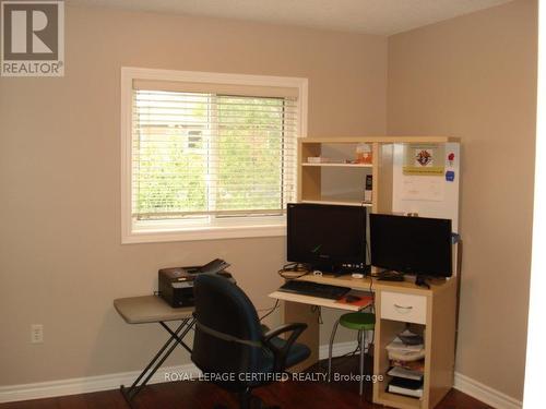 33 Winners Circle E, Brampton, ON - Indoor Photo Showing Office