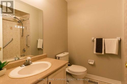 33 Winners Circle E, Brampton, ON - Indoor Photo Showing Bathroom