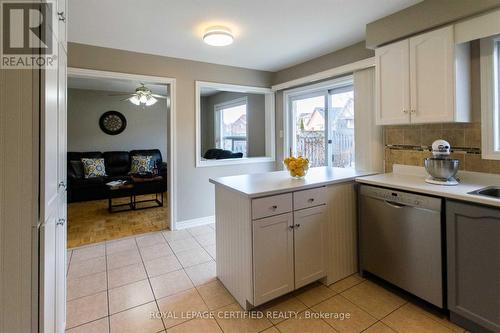 33 Winners Circle E, Brampton, ON - Indoor Photo Showing Kitchen