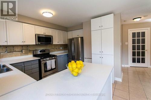 33 Winners Circle E, Brampton, ON - Indoor Photo Showing Kitchen With Double Sink