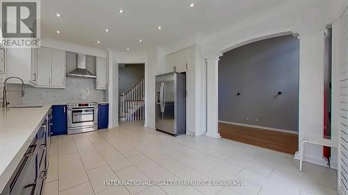 2 Dolce Crescent, Vaughan, ON - Indoor Photo Showing Kitchen