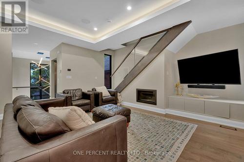 41 Second Avenue, Ottawa, ON - Indoor With Fireplace