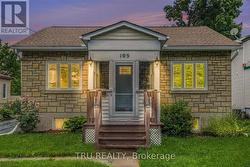 105 MAILES AVENUE  Ottawa, ON K1Z 6V5