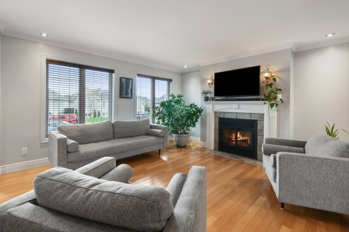 Salon - 13 Rue Des Cyprès, Saint-Philippe, QC - Indoor Photo Showing Living Room With Fireplace