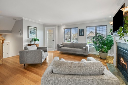 Salon - 13 Rue Des Cyprès, Saint-Philippe, QC - Indoor Photo Showing Living Room With Fireplace