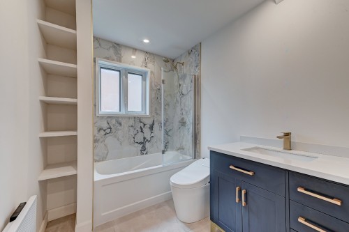 Bathroom - 3311 Rue Mistral, Brossard, QC - Indoor Photo Showing Bathroom