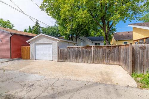 438 Campbell St, Winnipeg, MB - Outdoor With Exterior