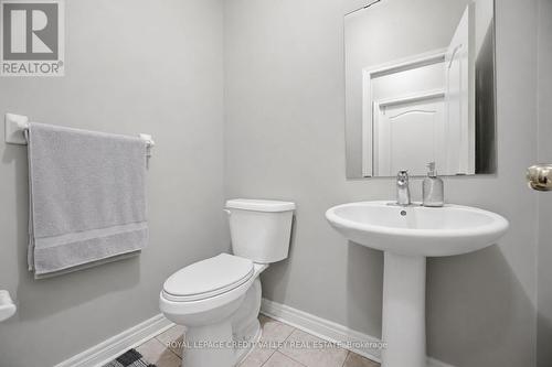 7443 Russian Olive Close, Mississauga, ON - Indoor Photo Showing Bathroom