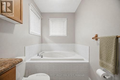 7443 Russian Olive Close, Mississauga, ON - Indoor Photo Showing Bathroom