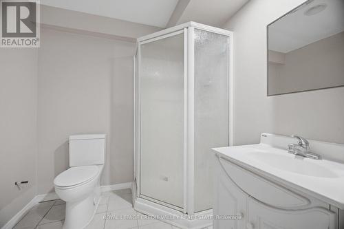 7443 Russian Olive Close, Mississauga, ON - Indoor Photo Showing Bathroom
