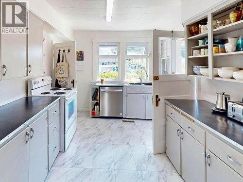 4653 Joyce Ave, Powell River, BC - Indoor Photo Showing Kitchen