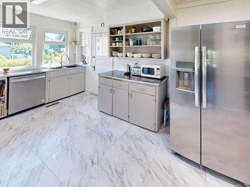 4653 Joyce Ave, Powell River, BC - Indoor Photo Showing Kitchen