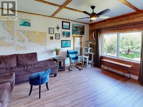 4653 Joyce Ave, Powell River, BC - Indoor Photo Showing Living Room