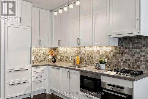 328 - 39 Queens Quay, Toronto, ON - Indoor Photo Showing Kitchen With Upgraded Kitchen