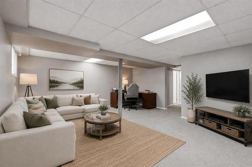 464 Springfield Rd, Winnipeg, MB - Indoor Photo Showing Other Room