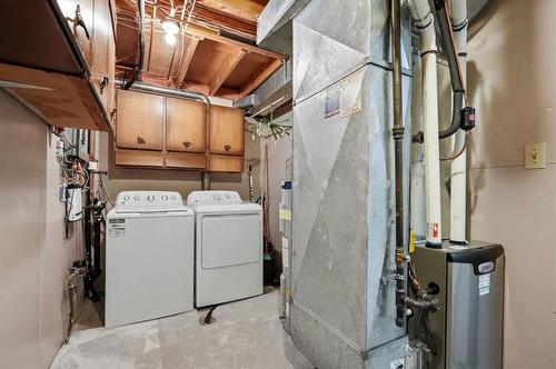 464 Springfield Rd, Winnipeg, MB - Indoor Photo Showing Laundry Room