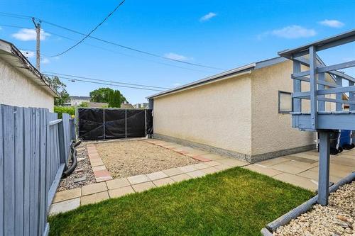 464 Springfield Rd, Winnipeg, MB - Outdoor