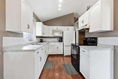 464 Springfield Rd, Winnipeg, MB - Indoor Photo Showing Kitchen