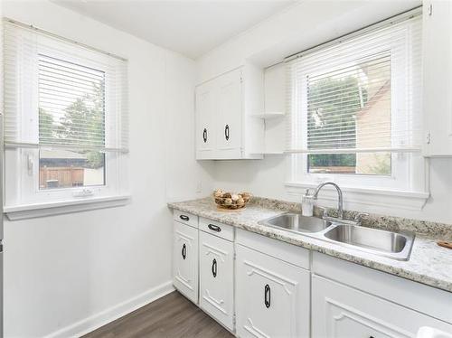 1331 Somerville Ave, Winnipeg, MB - Indoor Photo Showing Kitchen With Double Sink