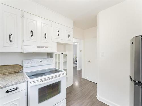 1331 Somerville Ave, Winnipeg, MB - Indoor Photo Showing Kitchen