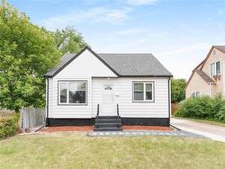 1331 Somerville AVE  Winnipeg, MB R3T 1C1