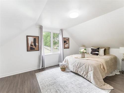 1331 Somerville Ave, Winnipeg, MB - Indoor Photo Showing Bedroom