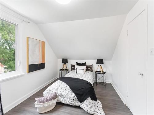 1331 Somerville Ave, Winnipeg, MB - Indoor Photo Showing Bedroom