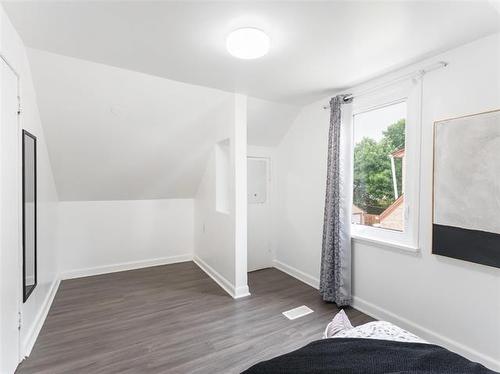 1331 Somerville Ave, Winnipeg, MB - Indoor Photo Showing Other Room