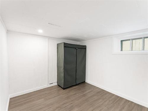 1331 Somerville Ave, Winnipeg, MB - Indoor Photo Showing Other Room
