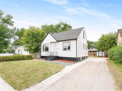 1331 Somerville Ave, Winnipeg, MB - Outdoor