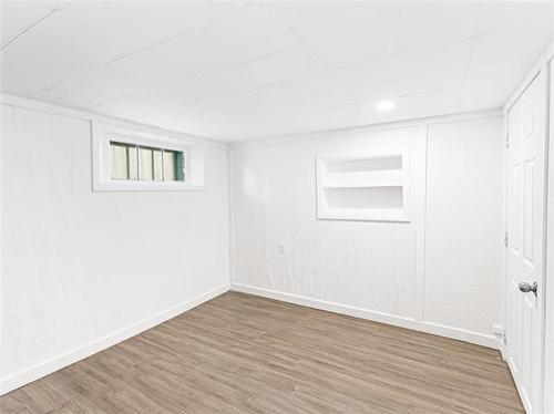 1331 Somerville Ave, Winnipeg, MB - Indoor Photo Showing Other Room
