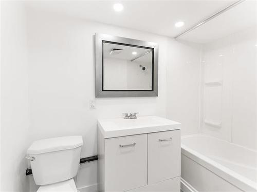 1331 Somerville Ave, Winnipeg, MB - Indoor Photo Showing Bathroom