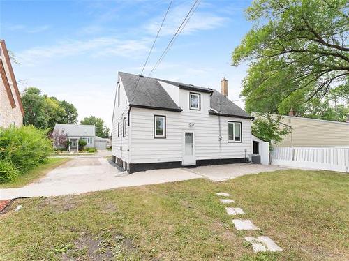 1331 Somerville Ave, Winnipeg, MB - Outdoor