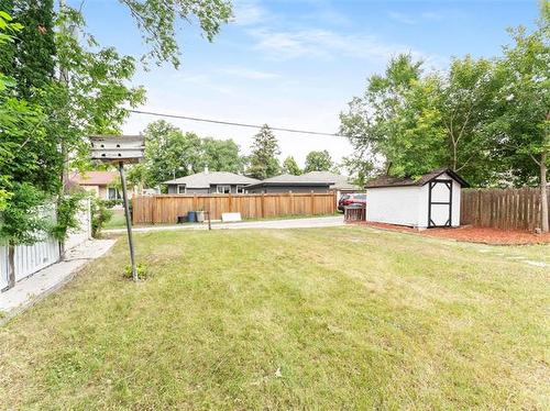 1331 Somerville Ave, Winnipeg, MB - Outdoor