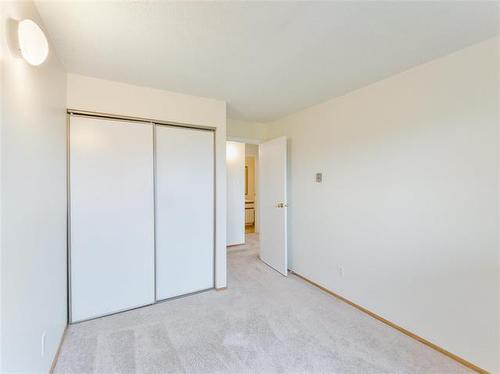 7-55 Bayridge Ave, Winnipeg, MB - Indoor Photo Showing Other Room