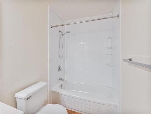 7-55 Bayridge Ave, Winnipeg, MB - Indoor Photo Showing Bathroom