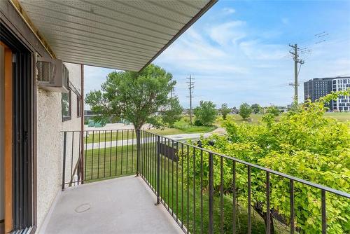 7-55 Bayridge Ave, Winnipeg, MB - Outdoor With Exterior