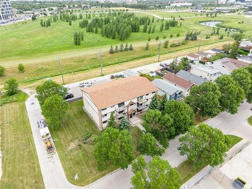 7-55 Bayridge Ave, Winnipeg, MB - Outdoor With View