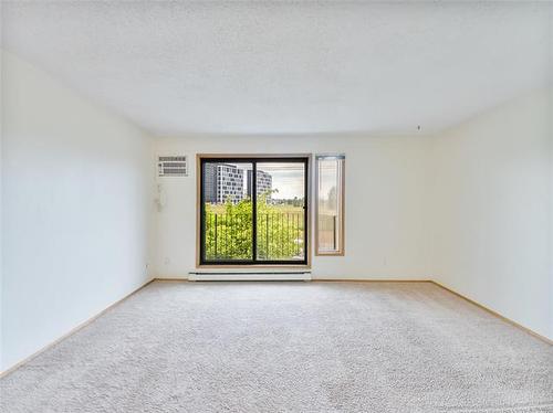 7-55 Bayridge Ave, Winnipeg, MB - Indoor Photo Showing Other Room