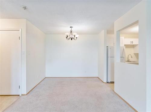 7-55 Bayridge Ave, Winnipeg, MB - Indoor Photo Showing Other Room