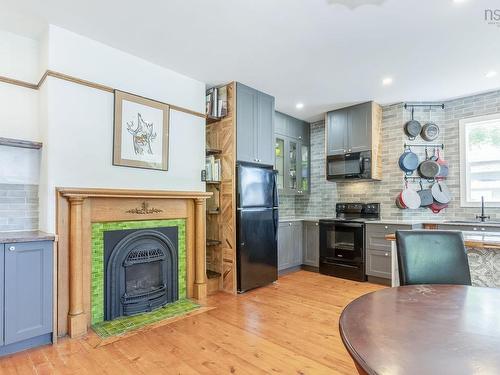 366 Main Street, Middleton, NS - Indoor With Fireplace