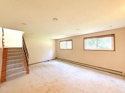 204 Anten Street, Thunder Bay, ON - Indoor Photo Showing Other Room