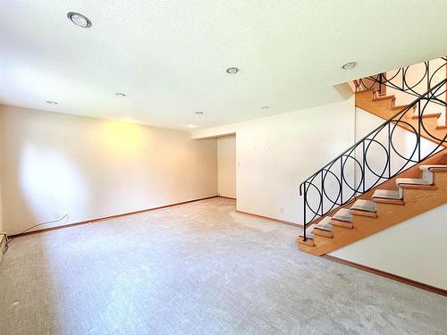 204 Anten Street, Thunder Bay, ON - Indoor Photo Showing Other Room