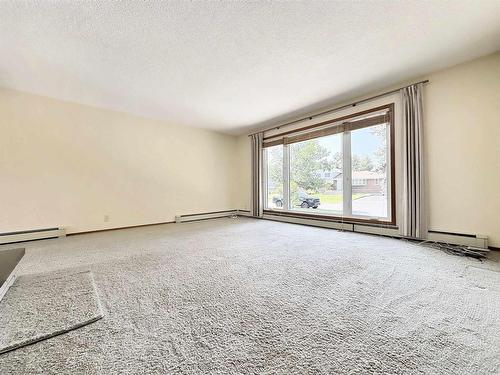 204 Anten Street, Thunder Bay, ON - Indoor Photo Showing Other Room